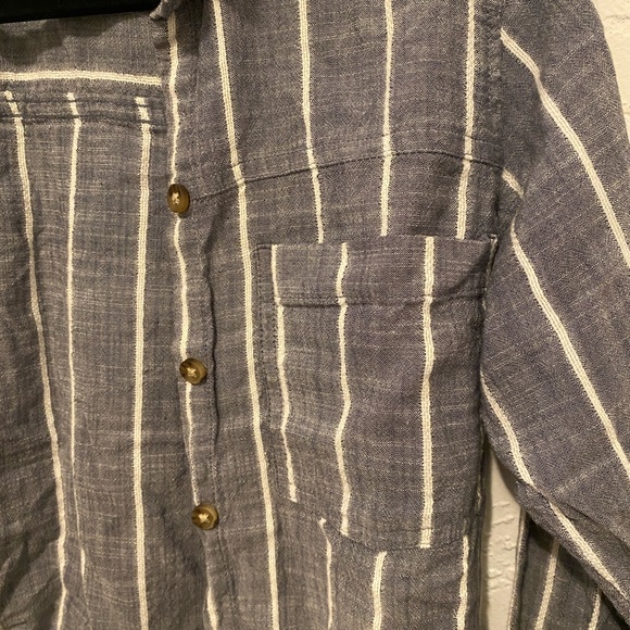 A&F long sleeve crop button up with cinch waist - Picture 3 of 3